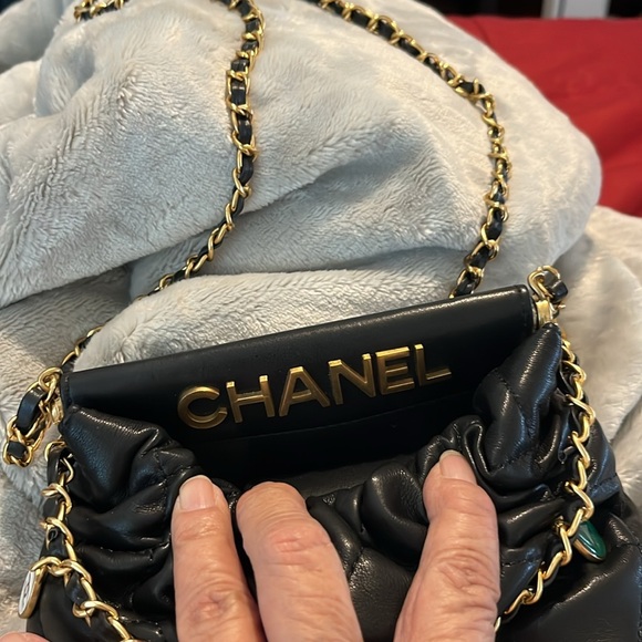 Chanel bag never used no tags Beautiful, 5 charms each one stamped on the back - Picture 2 of 10